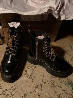 Dr. Martens Jadon Max Platform Boots - Smooth Black (Size 8]) + Full